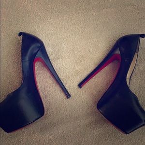 Black Daffodil Louboutin 35 1/2